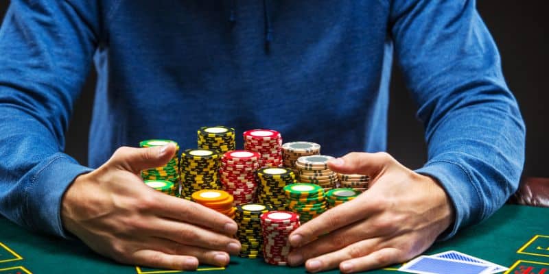 Float tạo lợi thế đặc biệt trong một ván cược Poker
