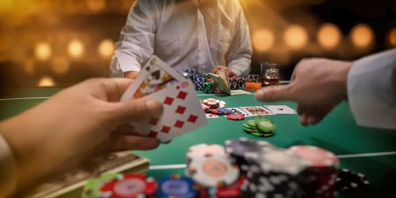 Squeeze trong Poker được biết đến là chiến thuật đánh lừa đối phương